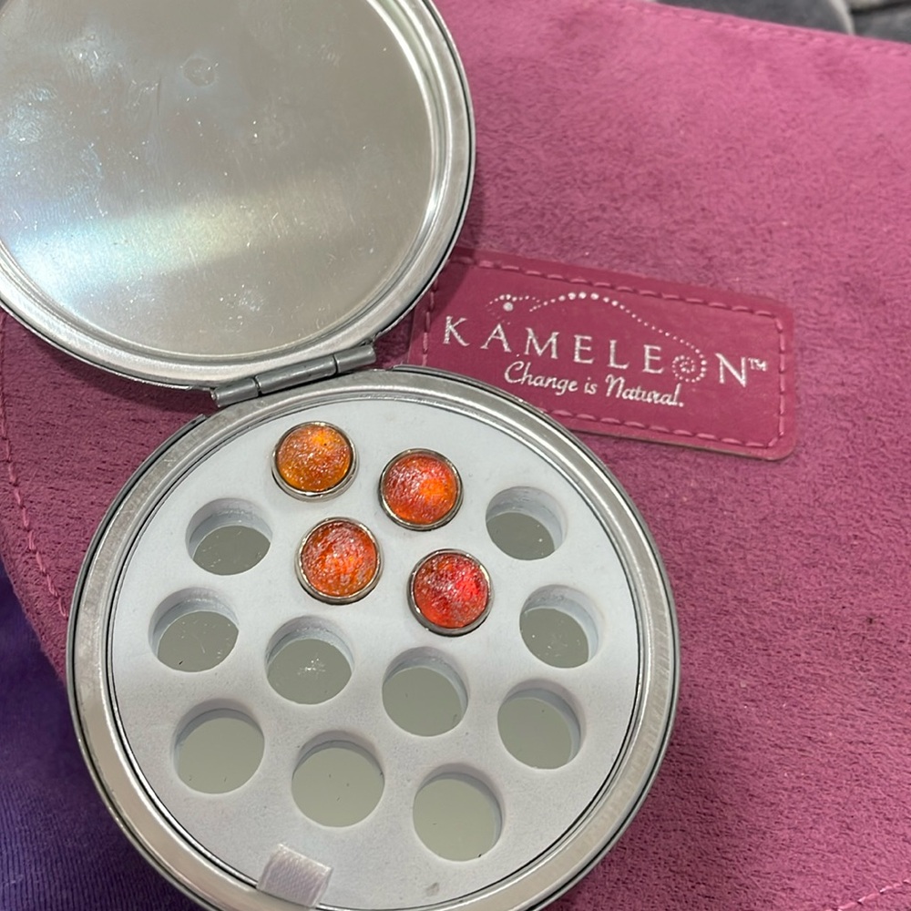 Lot of 4 orange fizz Kameleon pops-like new!